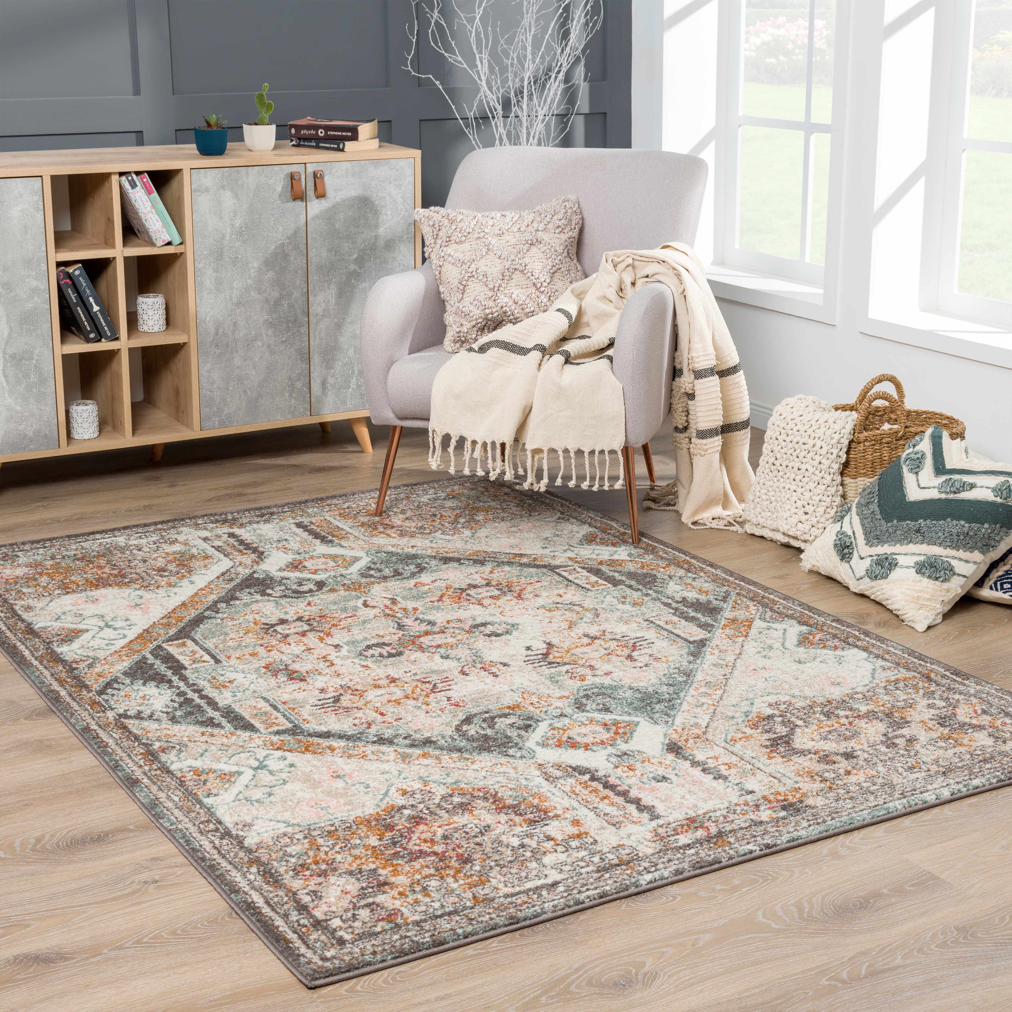 Woorabinda 5'2in x 7' Traditional Area Rug - Hauteloom