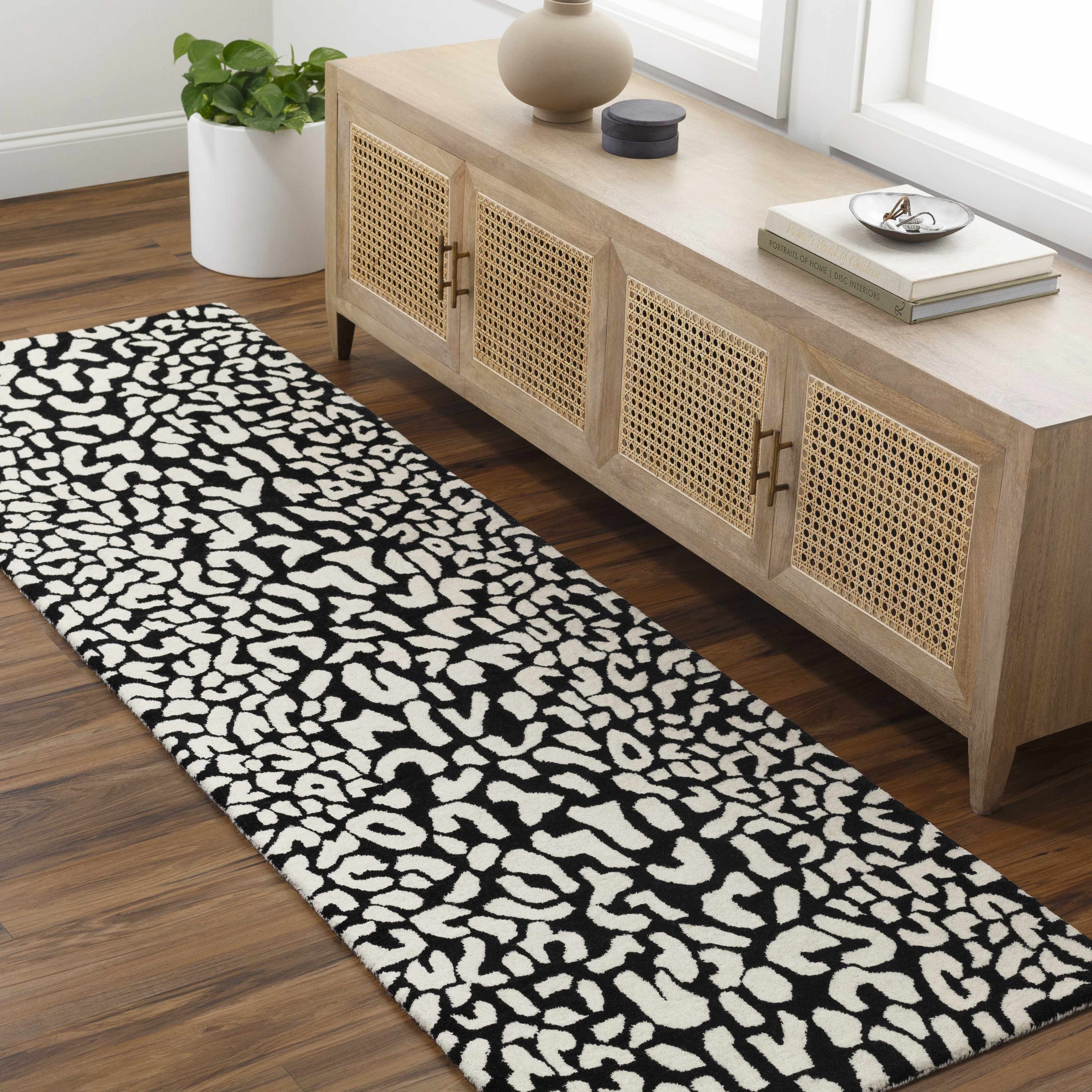 Akeem 8' x 11' Wool Area Rug - Hauteloom