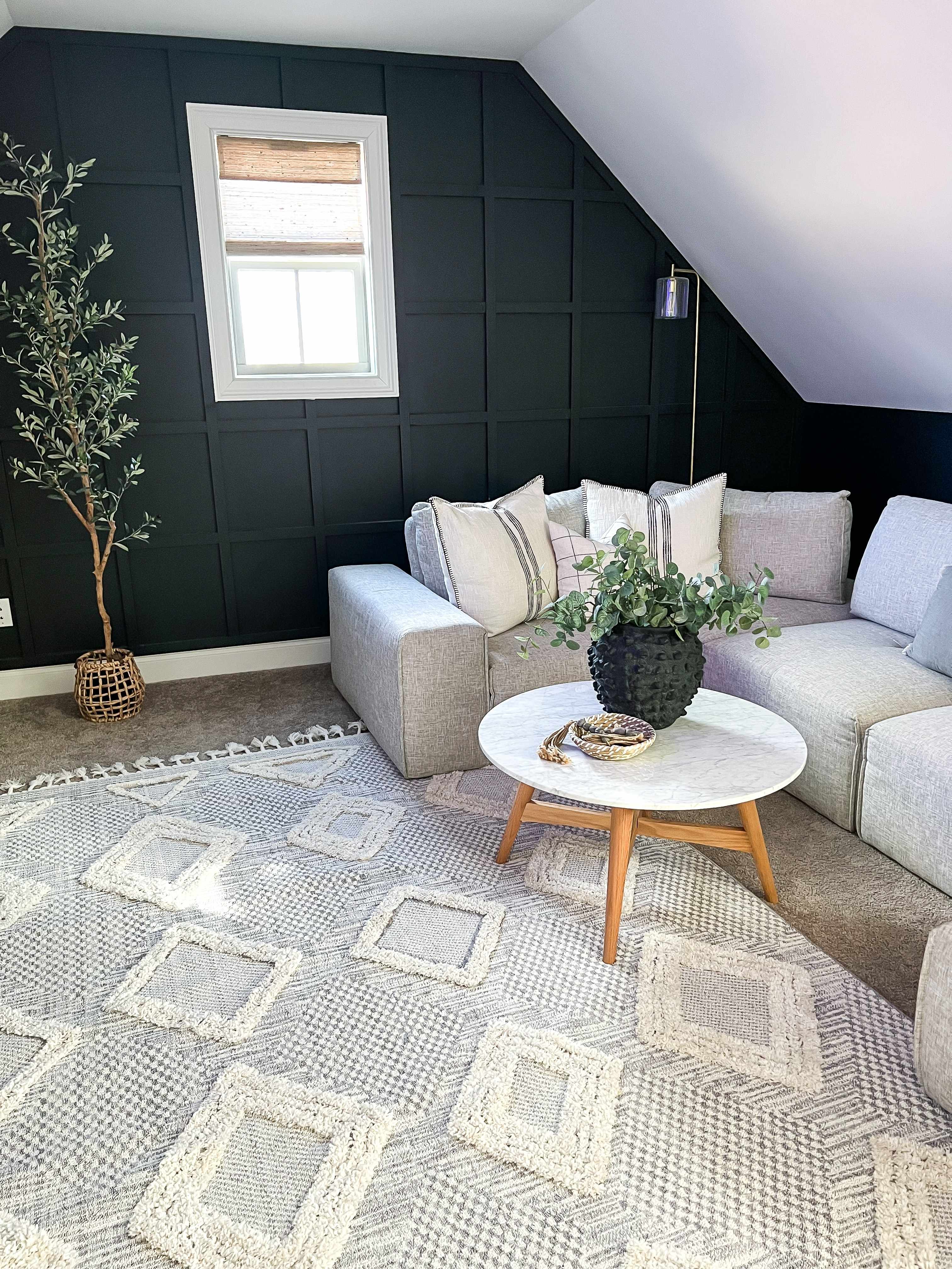 Nowata 6'7in x 9' Bohemian/ Area Rug - Hauteloom