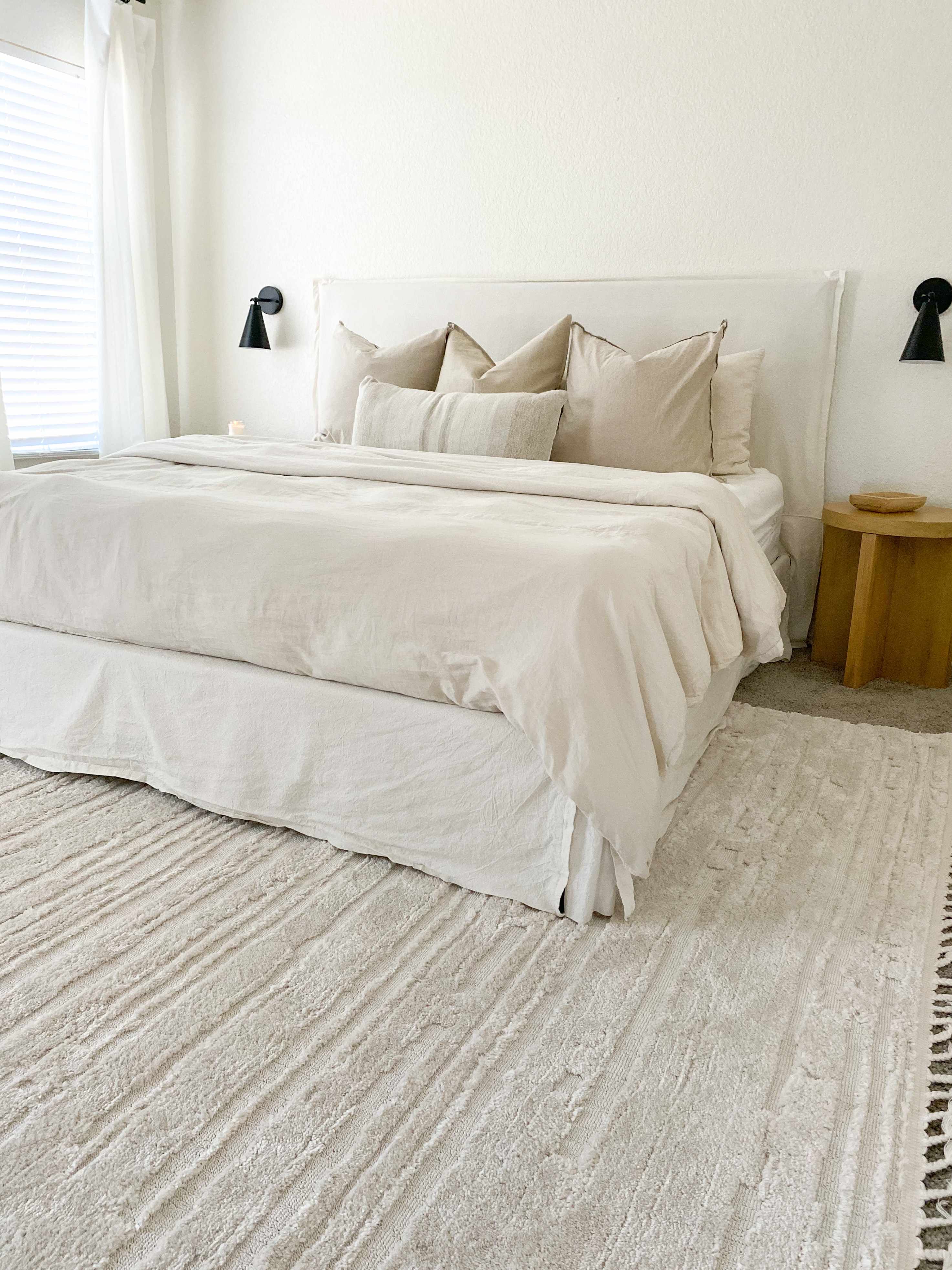 Ibarra 6'7in x 9' Updated Traditional Farmhouse Area Rug - Hauteloom