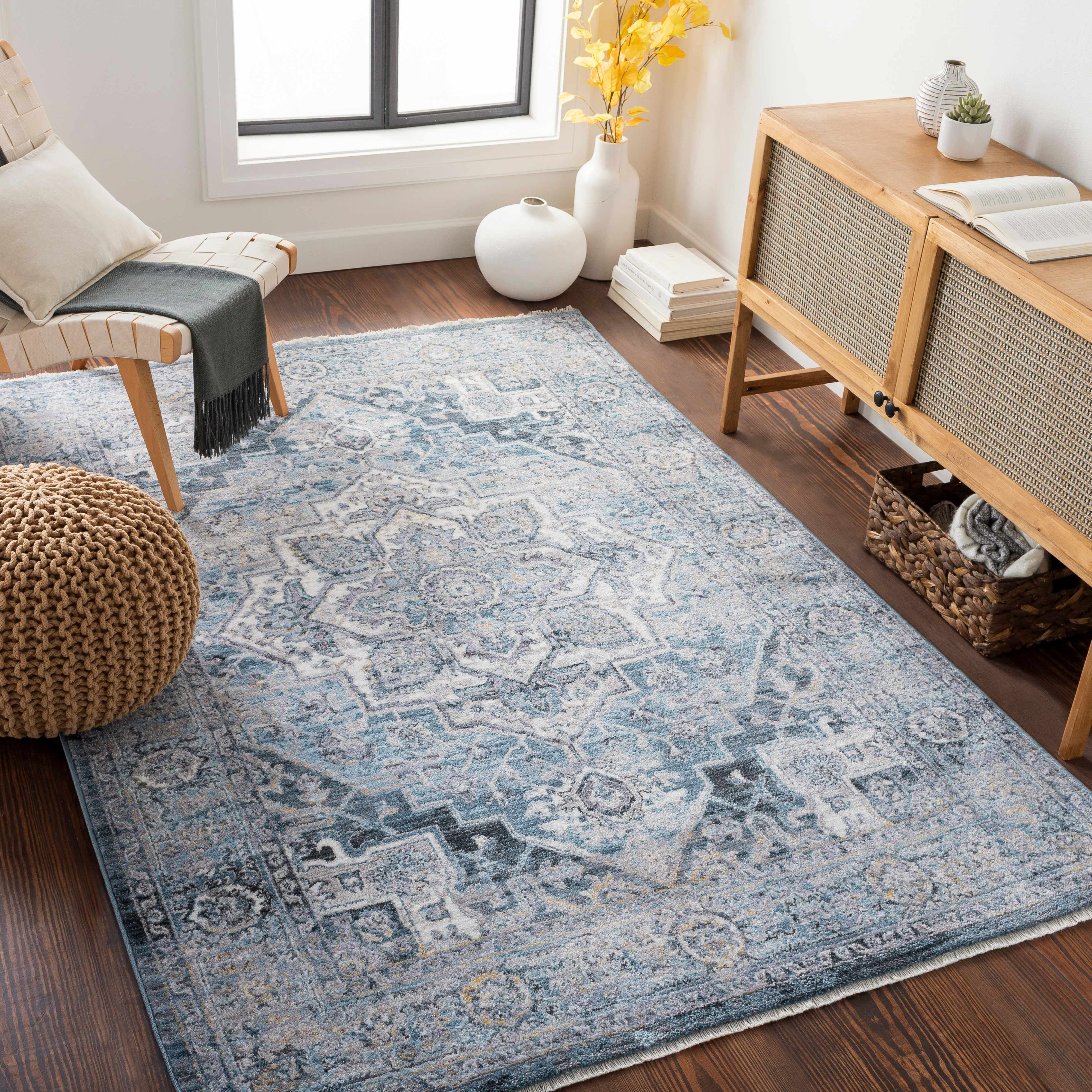 Cassanayan 5'3in x 7'10in Traditional Area Rug - Hauteloom