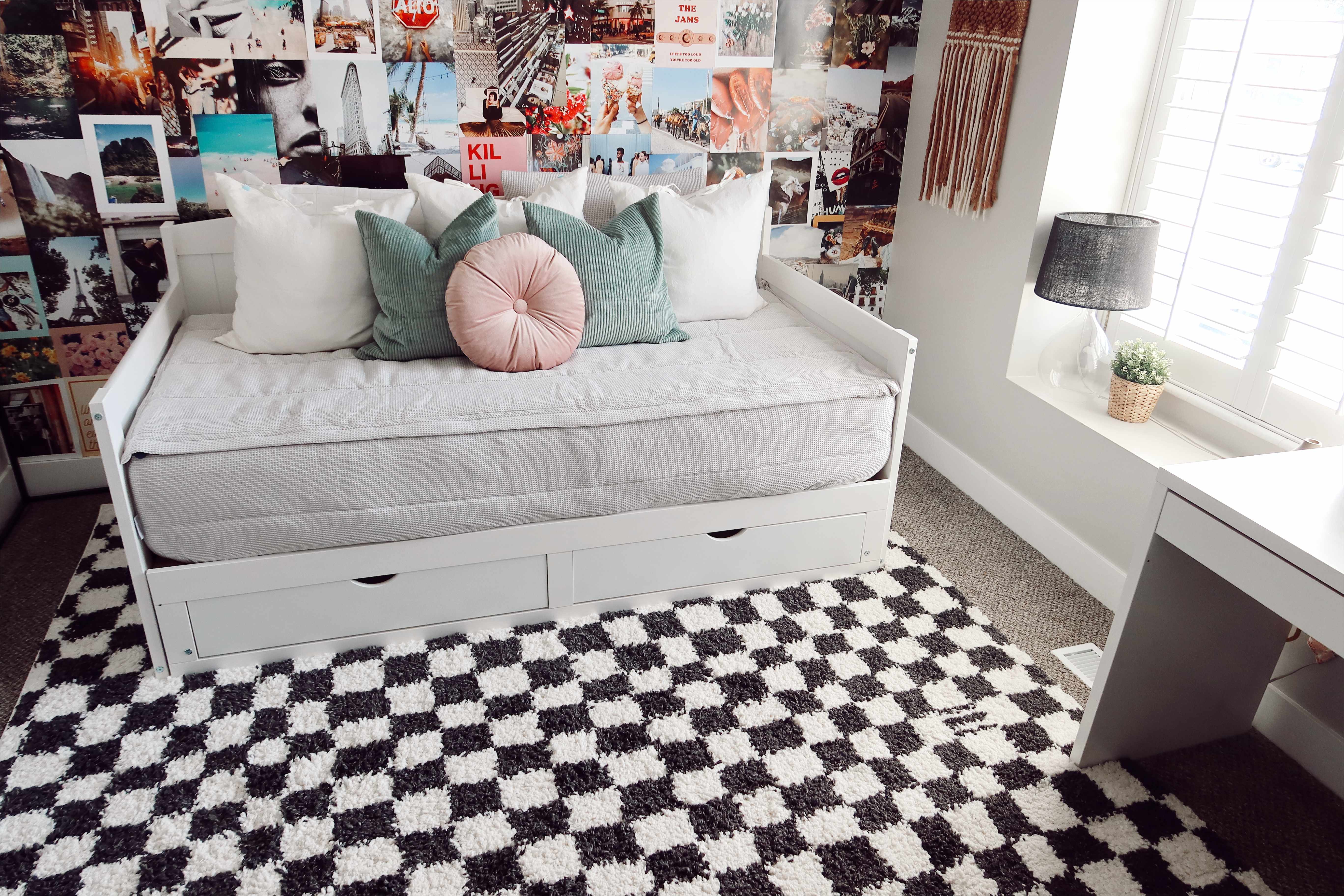 Ivrit 7'10in x 10' Area Rug - Hauteloom