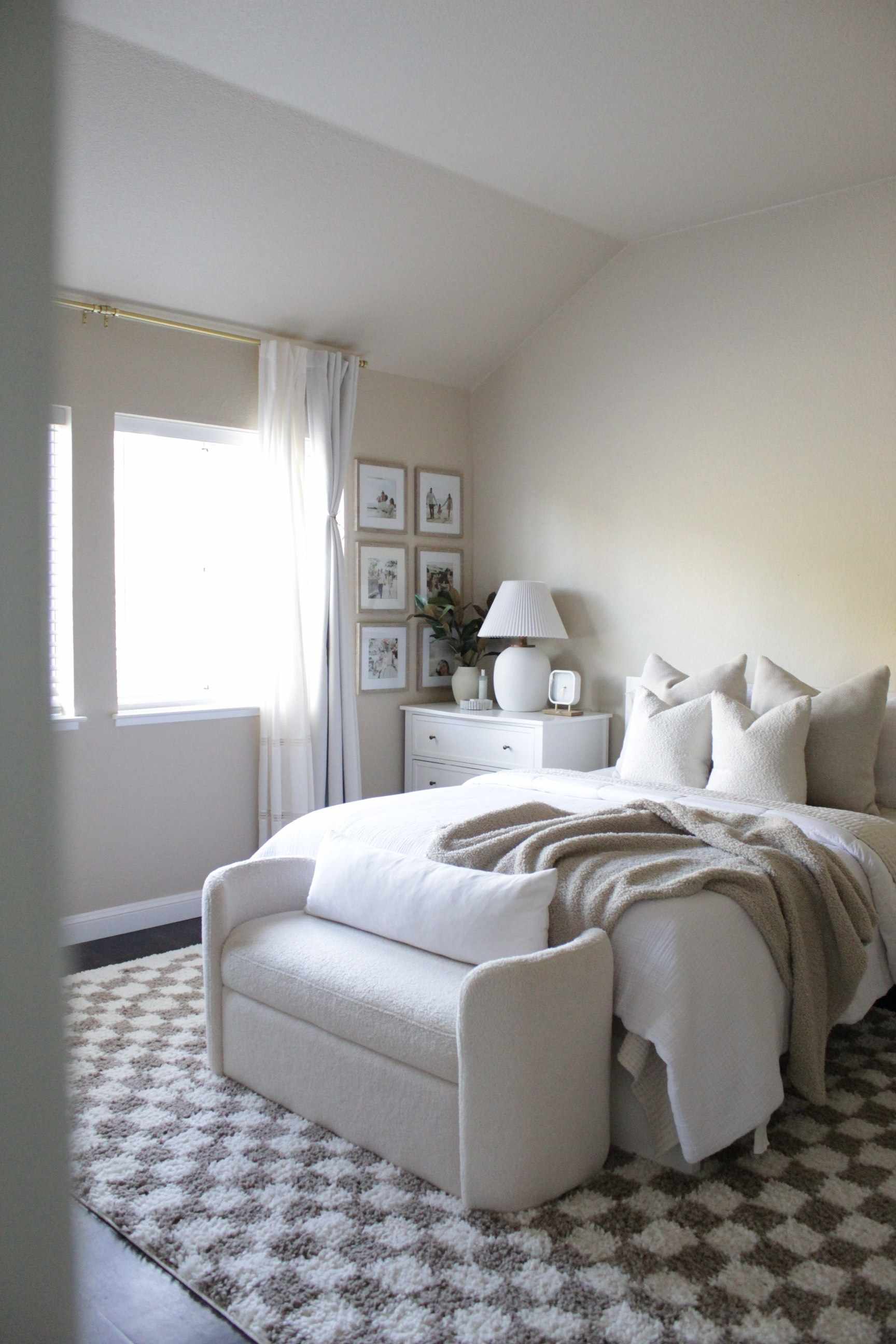 Ivrit 7'10in x 10' Area Rug - Hauteloom