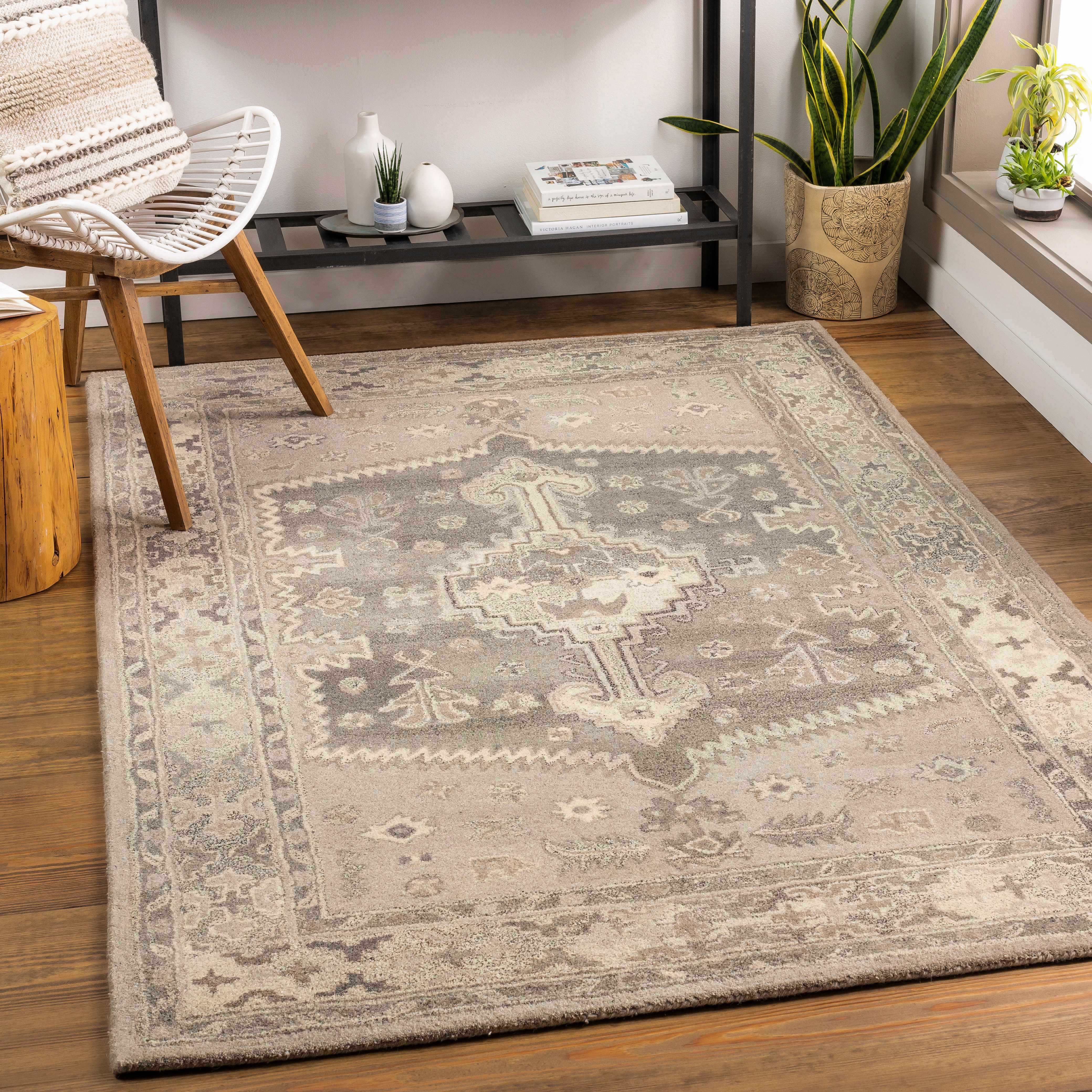 Llangwm 7'6in x 9'6in Traditional Wool Area Rug - Hauteloom
