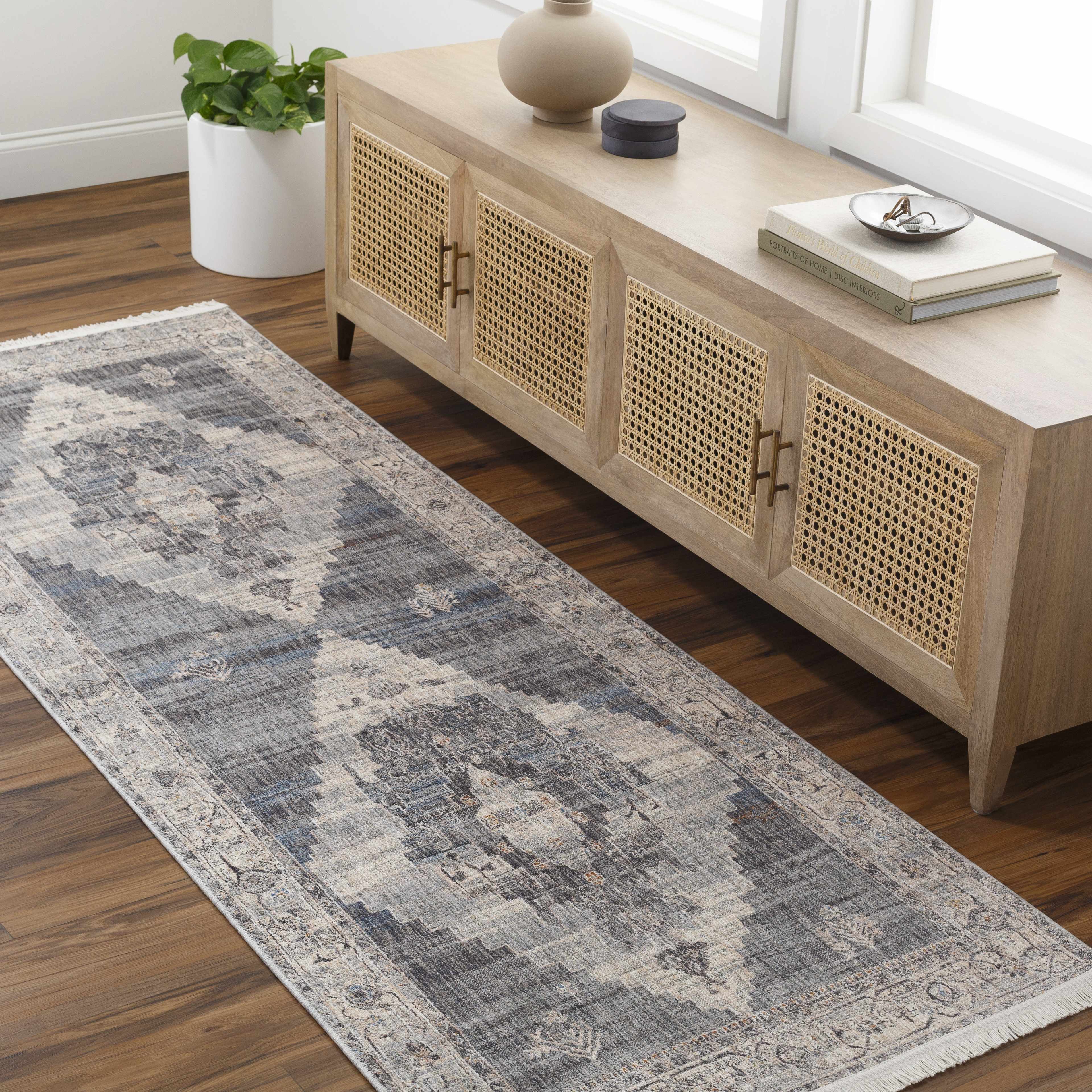 Unna 6'7in Round Area Rug - Hauteloom