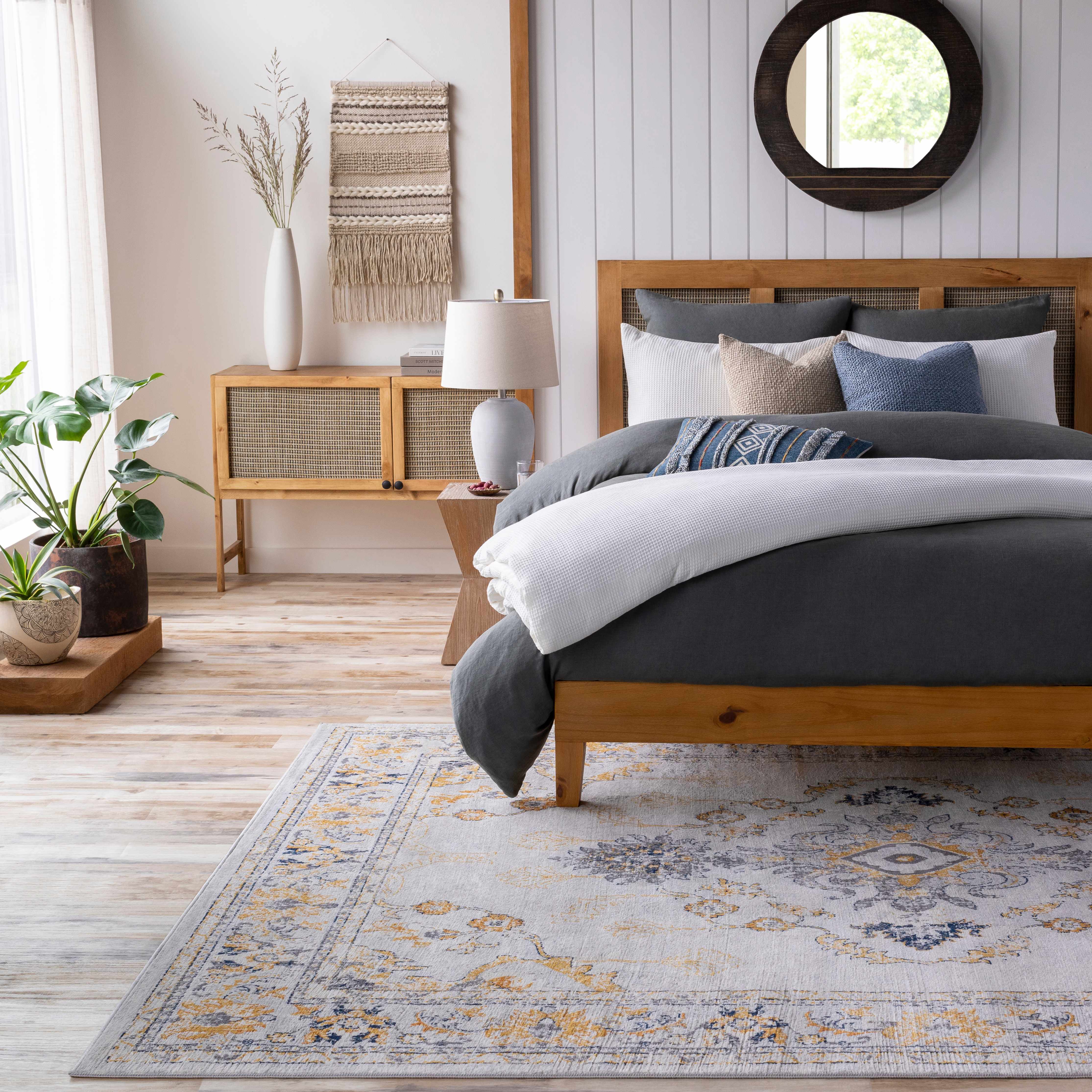 Mistley 6'7in x 9' Traditional Area Rug - Hauteloom