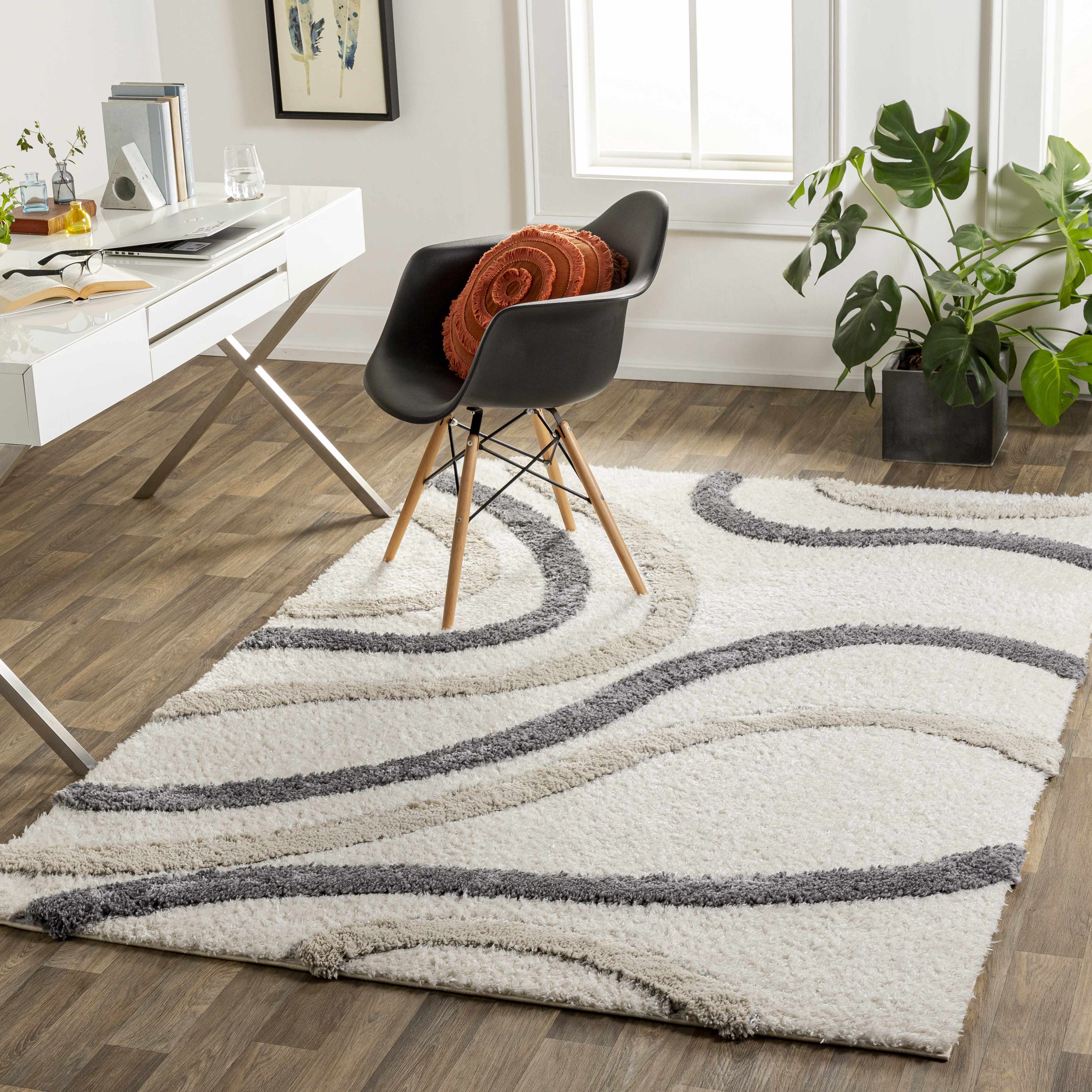 Dungarvan 5'3in x 7' Shag Plush Area Rug - Hauteloom