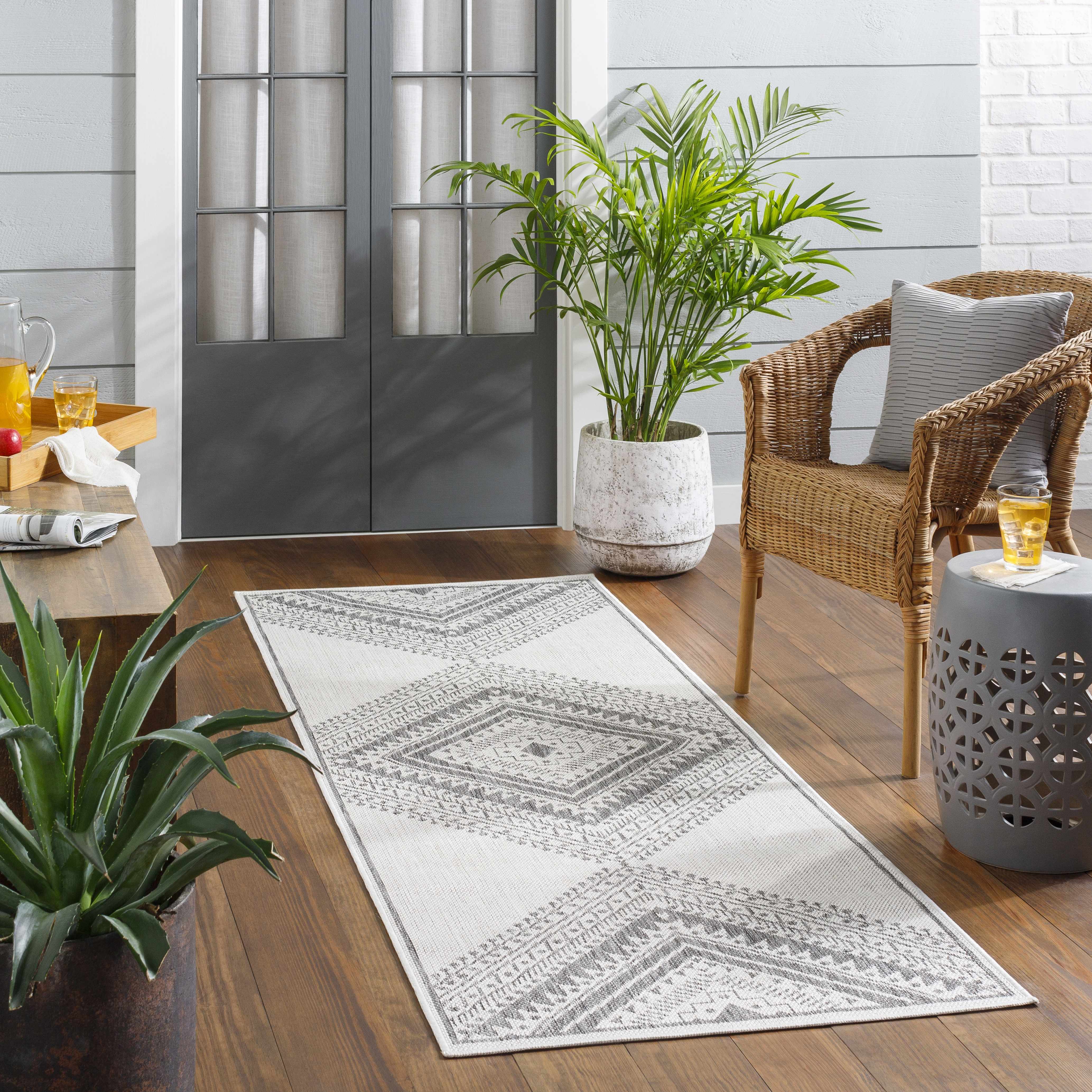 Deana 6'7in x 9' Area Rug - Hauteloom