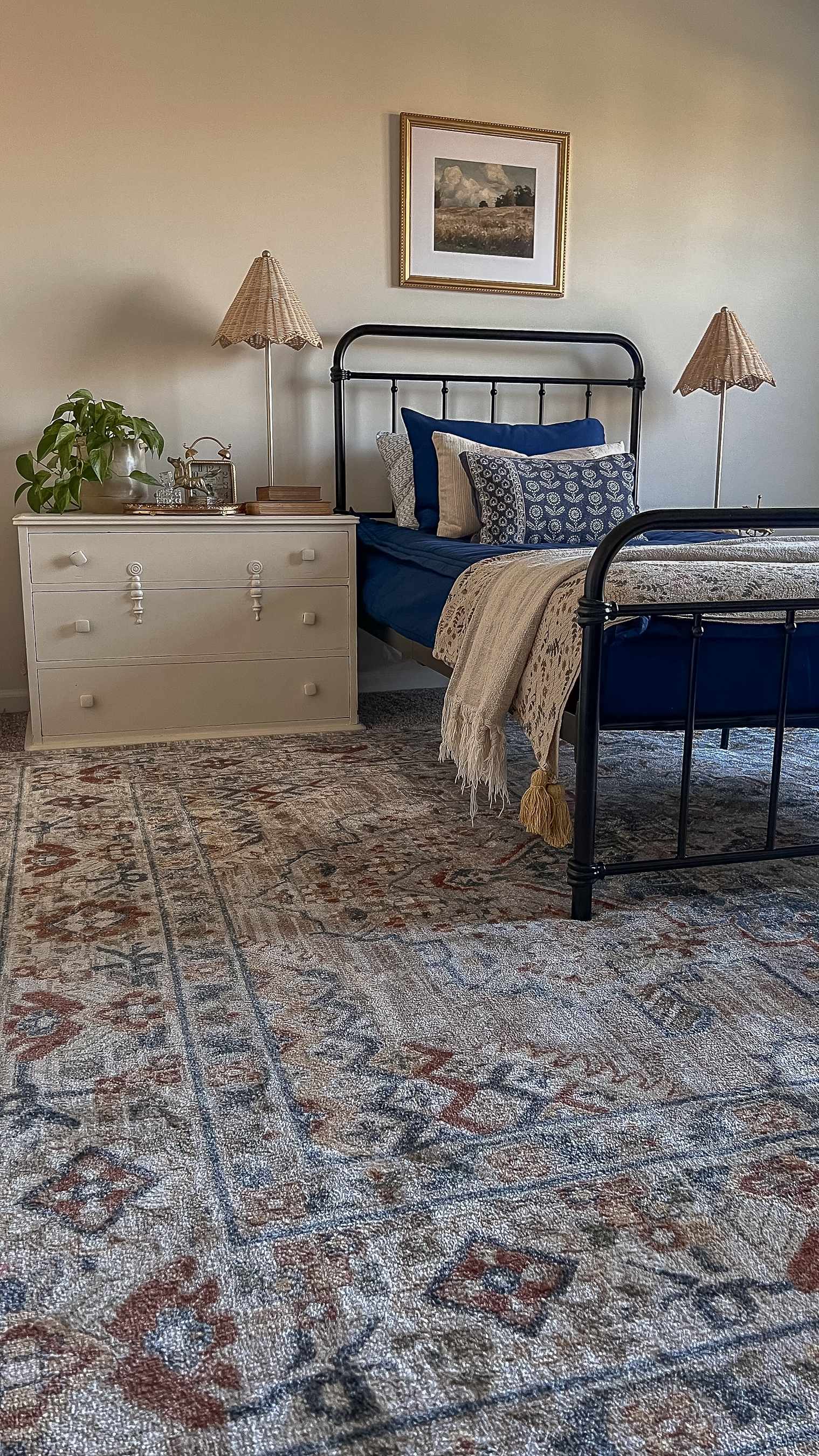 Erez 6'7in Round Washable Area Rug - Hauteloom