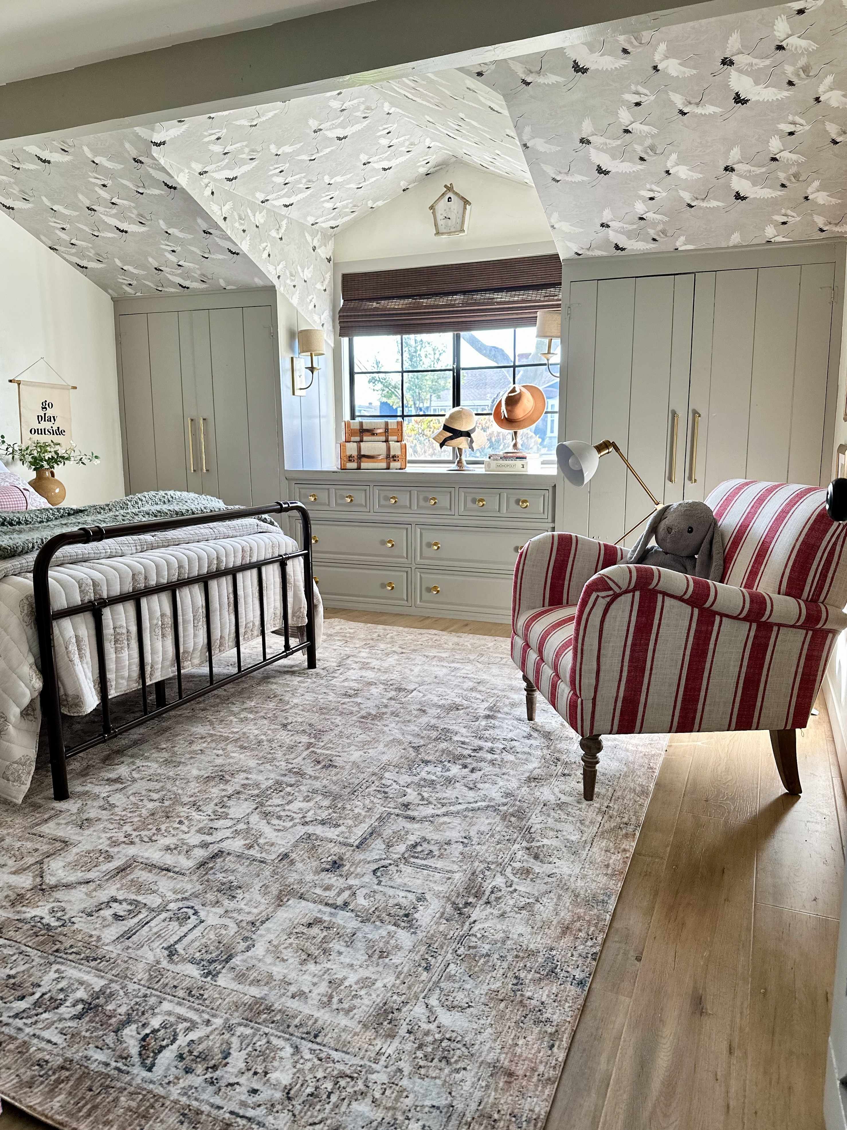 Kagay 5'3in x 7'3in Updated Traditional Farmhouse Area Rug - Hauteloom