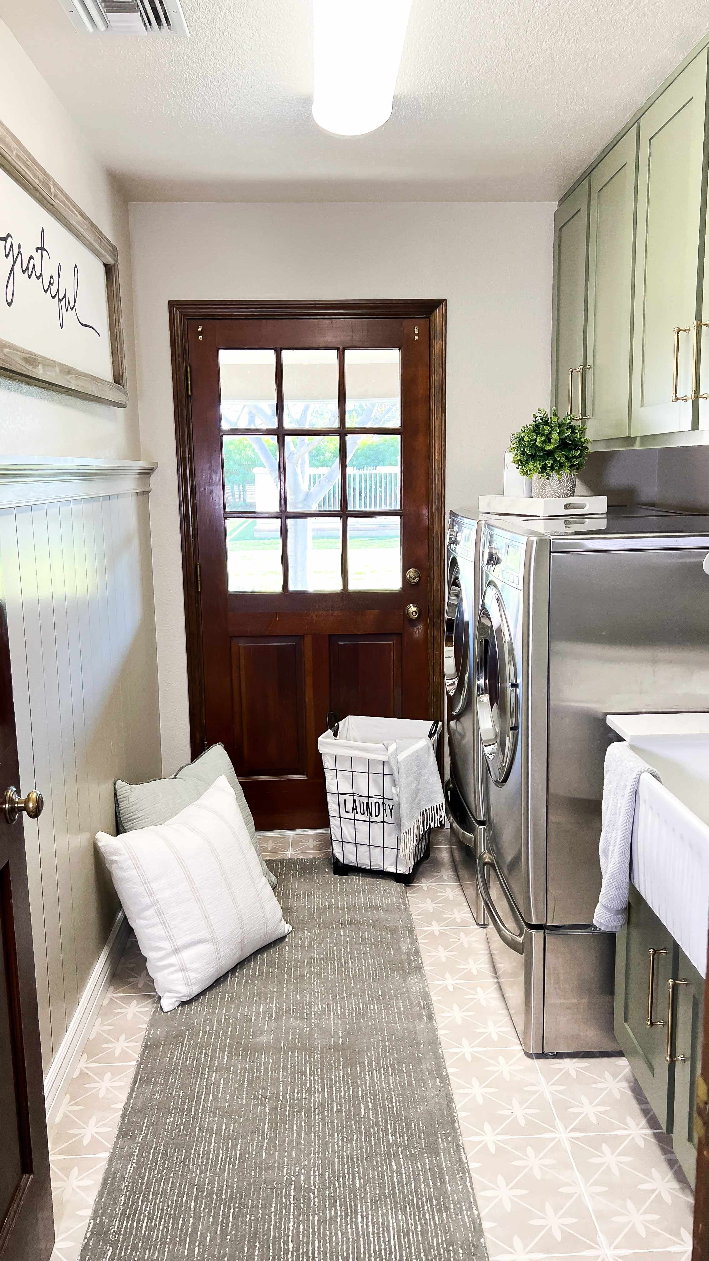 Triadelphia 2'6in x 8' Solid & Border Handmade Solid Stripes Wool Runner - Hauteloom