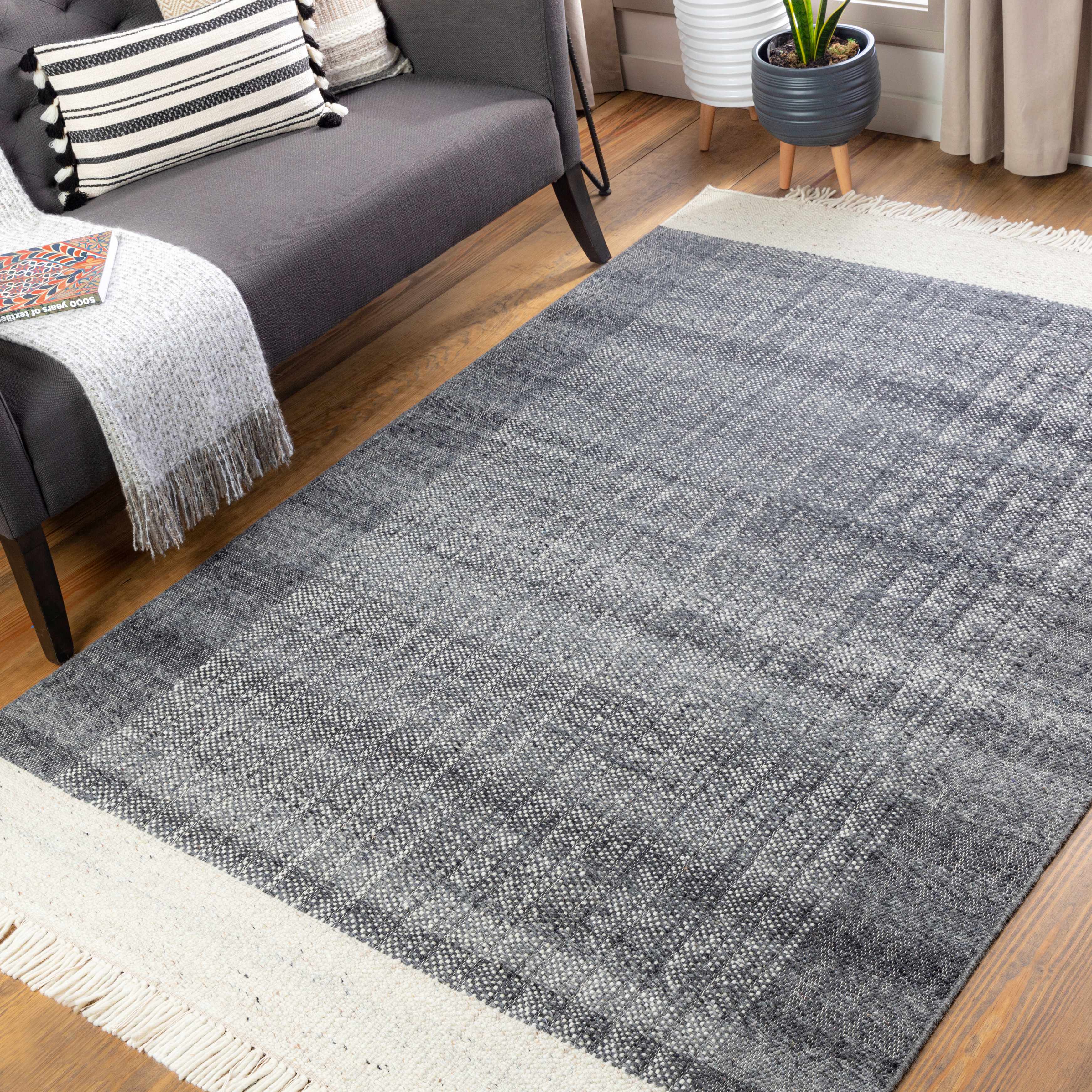 Okanagan 2' x 3' handmade wool Bohemian Wool Area Rug - Hauteloom