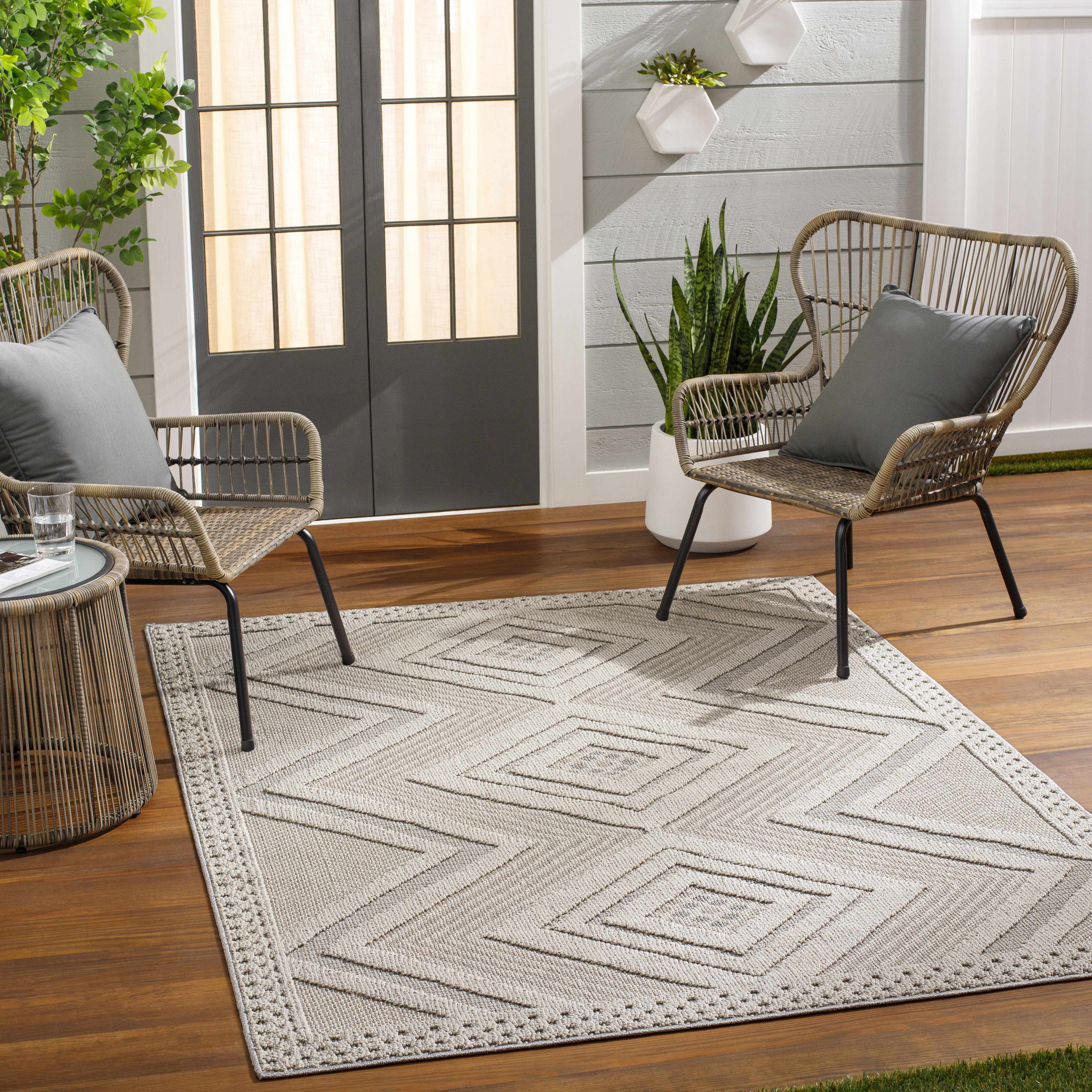 Aimee 5'3in x 7' Outdoor Area Rug - Hauteloom