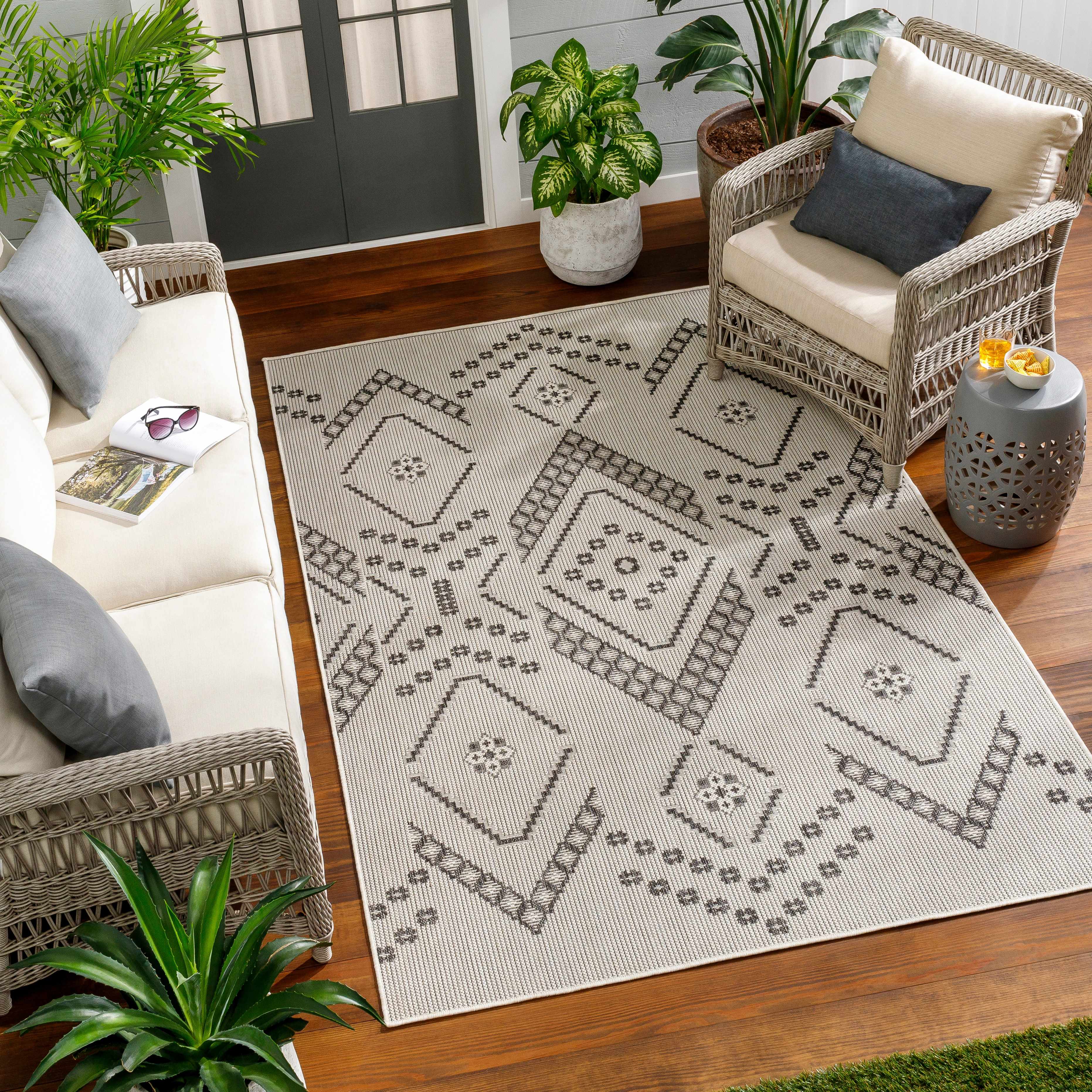 Helga 5'3in x 7' Outdoor Area Rug - Hauteloom