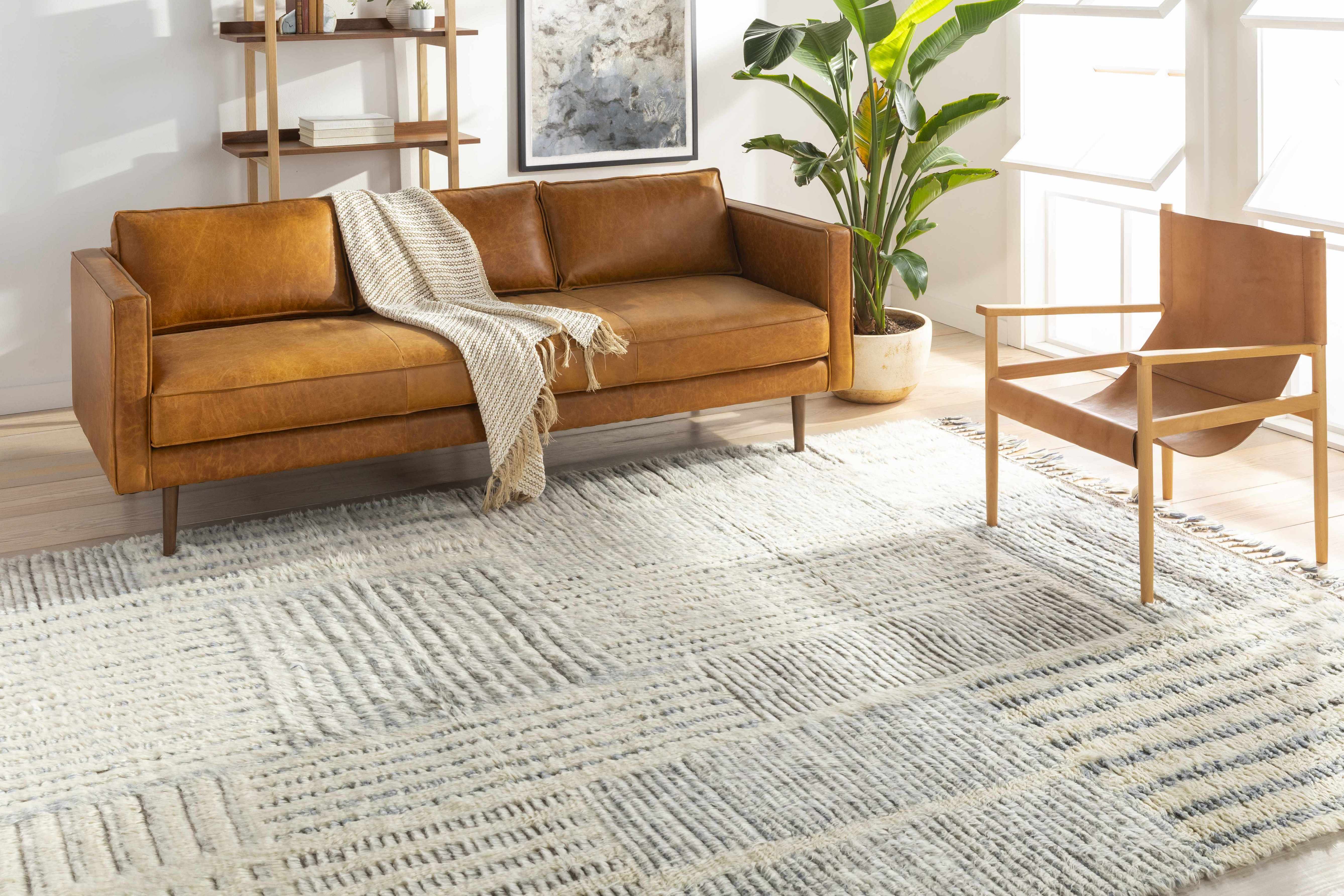 Plean 2' x 3' Modern Wool Area Rug - Hauteloom