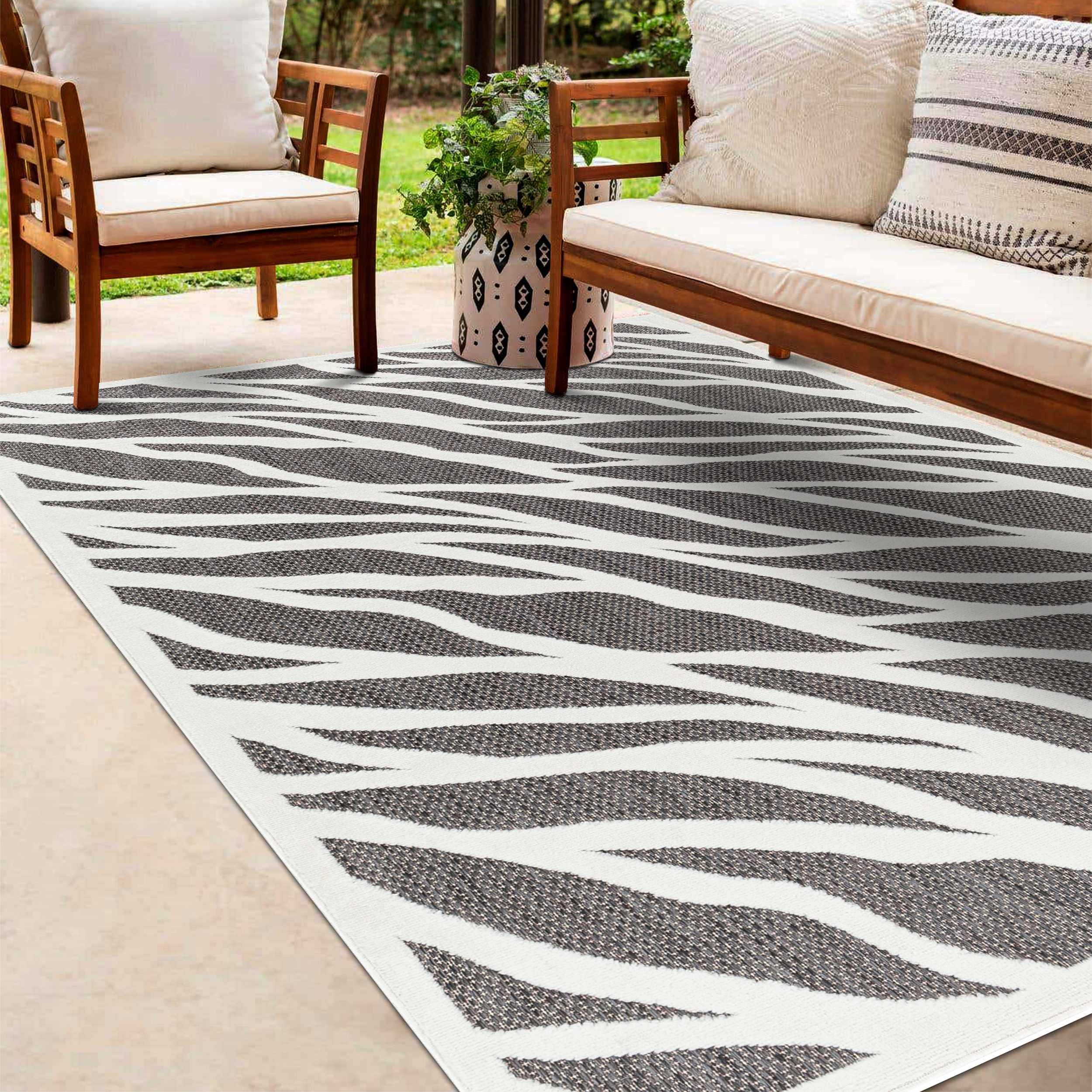 Astra 6'7in x 9' Outdoor Area Rug - Hauteloom