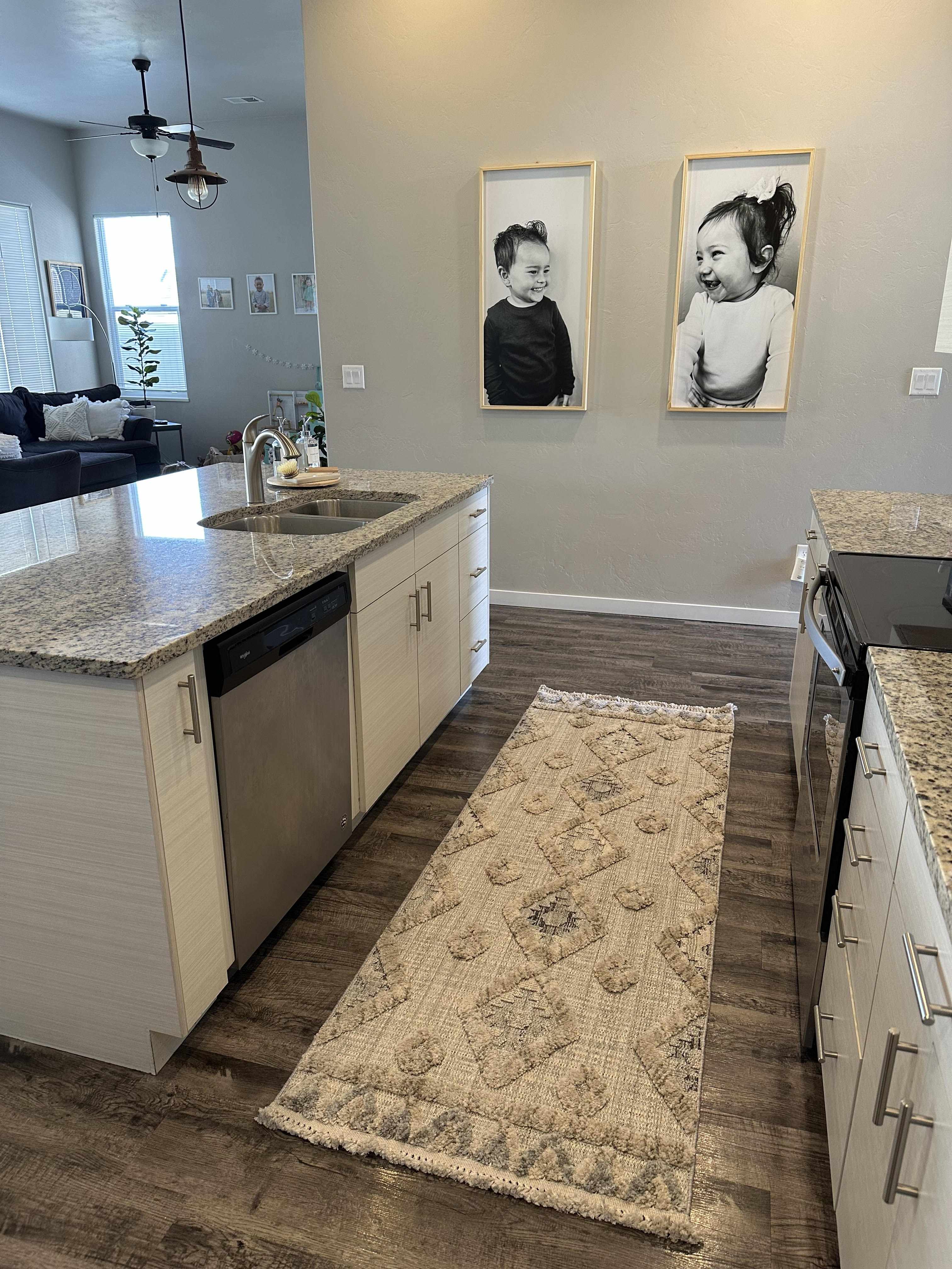 Serkomen 5'3in x 7' Area Rug - Hauteloom